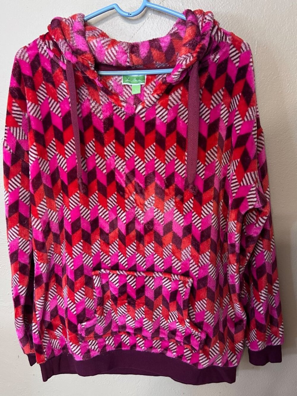 Vera Bradley Women’s Large Plush Fleece Pullover Hoodie Pink Red Geo Chevron